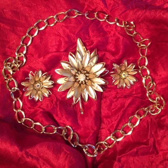 Coro 1950s 1960s Gold Brooch Necklace Earring Set